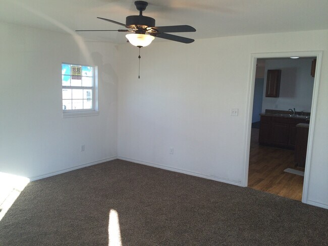 Foto del edificio - 910 Lane Ave