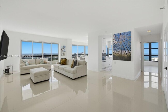 Foto del edificio - 3500 Mystic Pointe Dr
