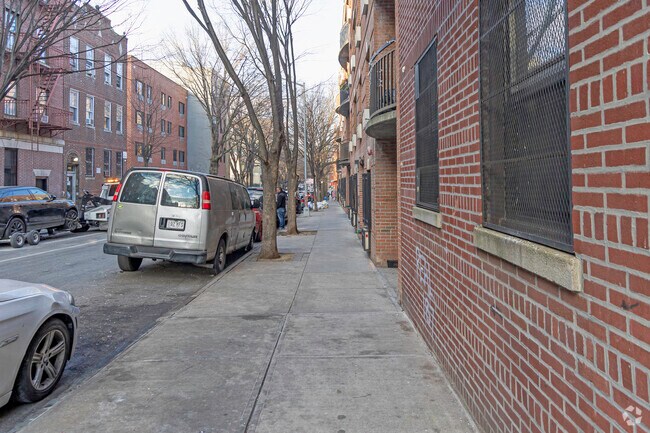 Walkway - 2316-2324 Beaumont Ave