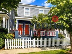 Building Photo - 2206 Barnard St