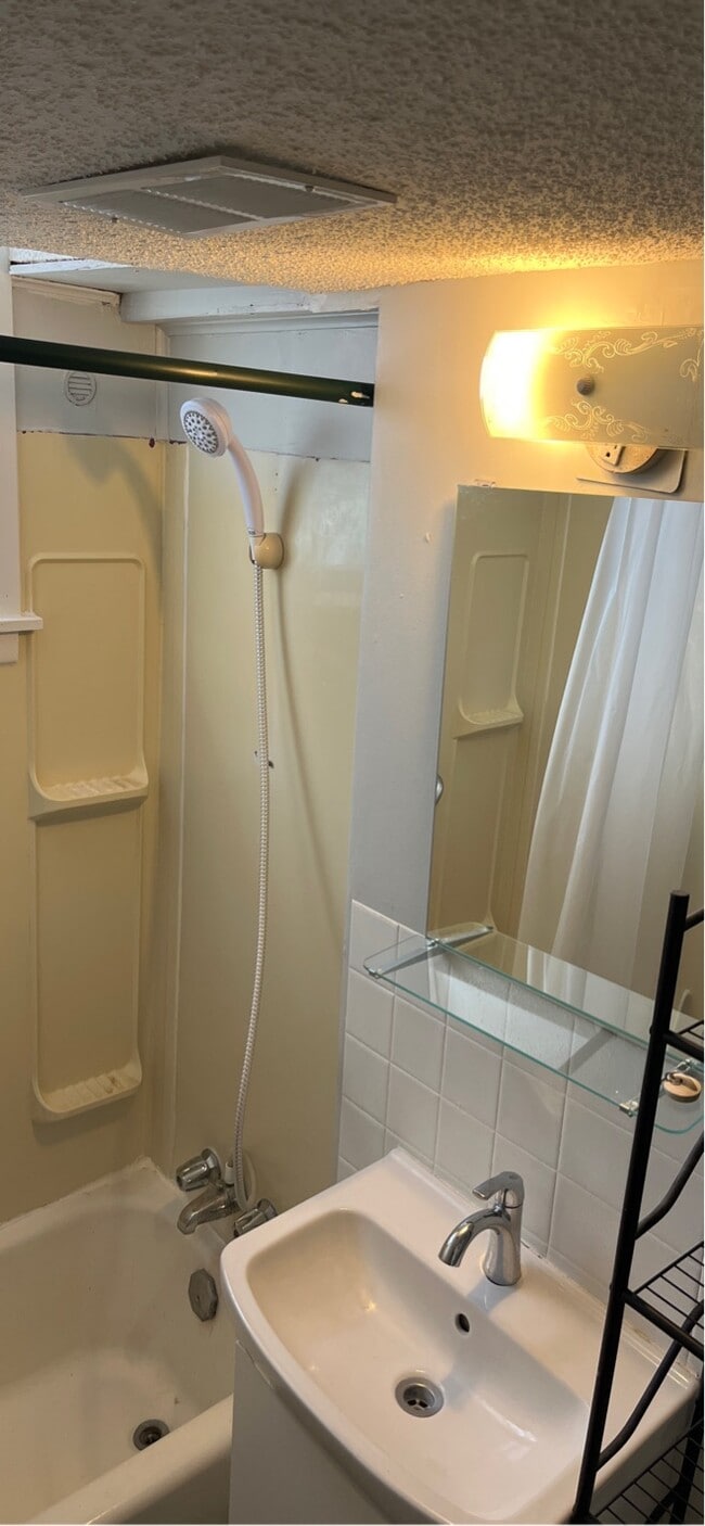Photo du bâtiment - 732-731 1 St E