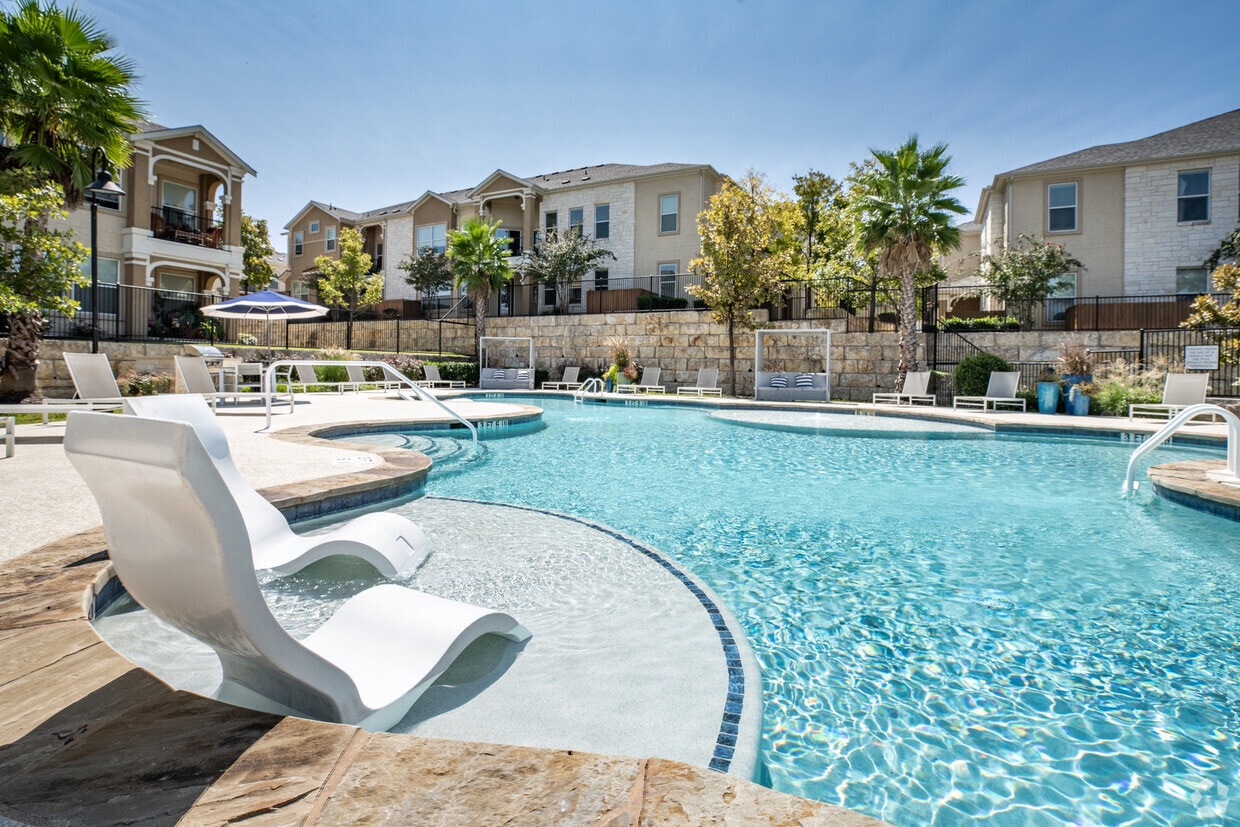 Berkshire Lakeway Apartments in Lakeway, TX