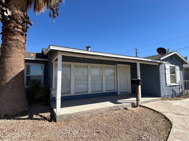 Foto del edificio - 3 Bedroom 1 bathroom House located near a Schools, Community Park and Public Swimming Pool.