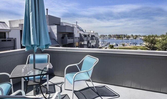Photo - BEAUTIFUL TOP FLOOR  1 BED 1 BATH CONDO W/...