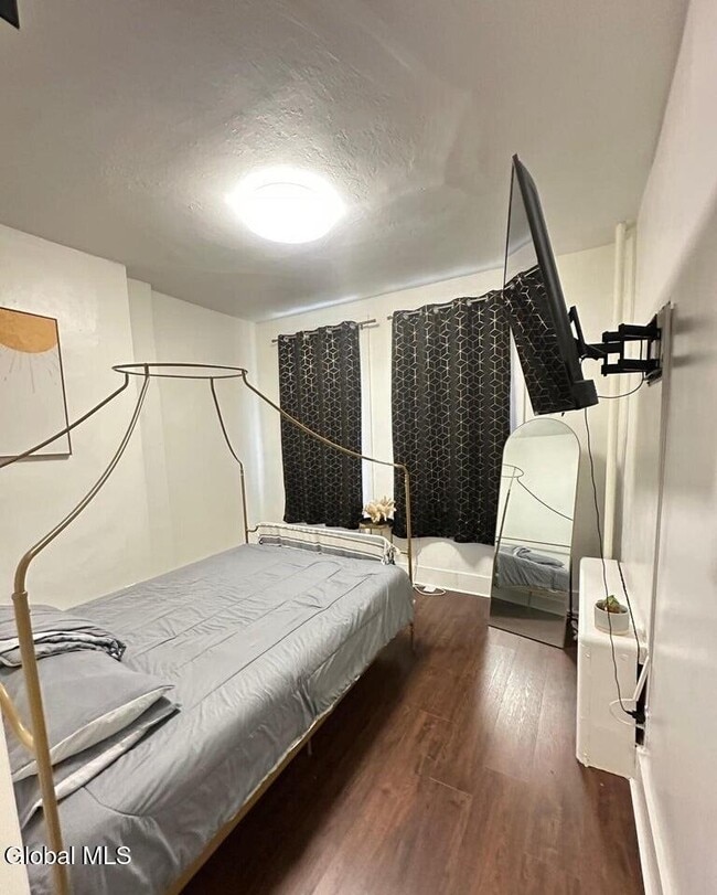 Building Photo - 51 Elm St