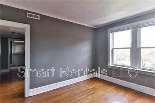Building Photo - 3864 Bamberger Ave