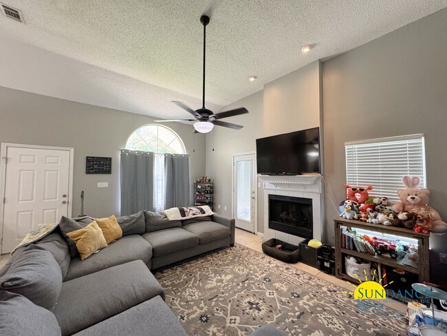 Building Photo - Beautiful 3 Bedroom Home in Fort Walton Beach!