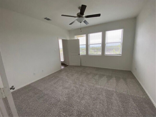 Building Photo - 204 Montauk Loop