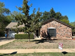 Building Photo - 412 Thistlewood Dr