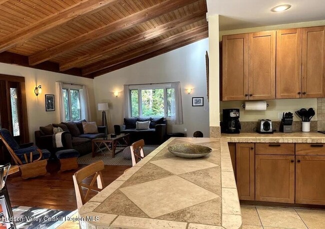 Foto del edificio - 32 Eastwoods Dr