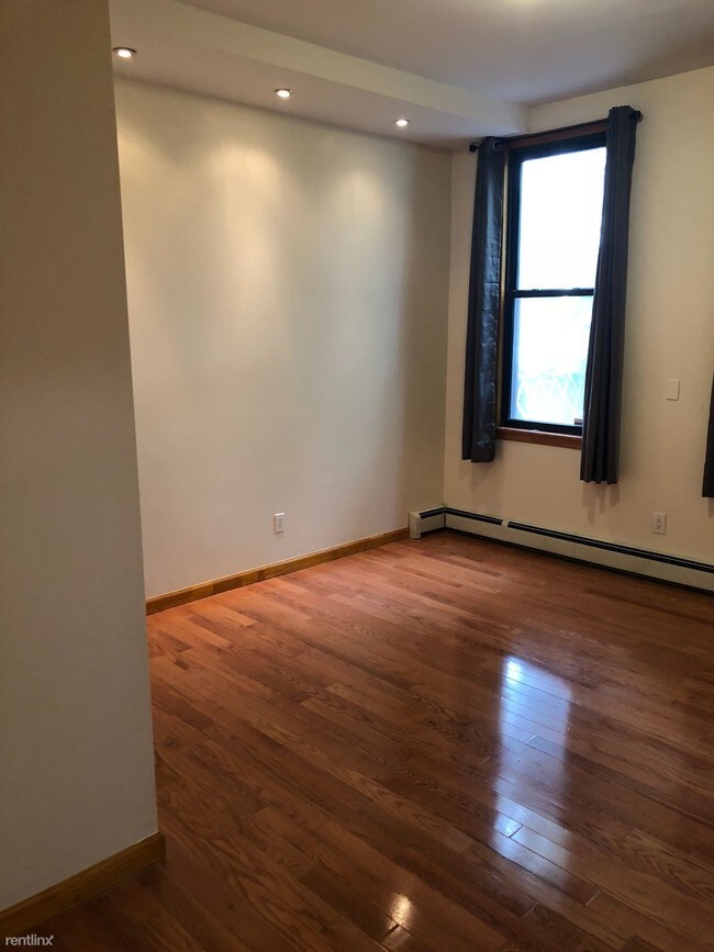 Building Photo - 3 br, 2 bath  - 3224 38th St 1