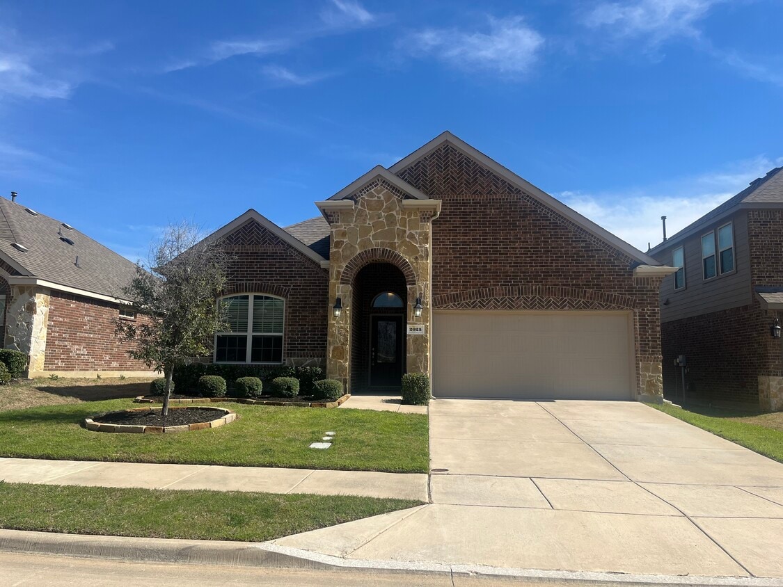 Photo - 2025 Lake Vista Dr (Little Elm, TX)