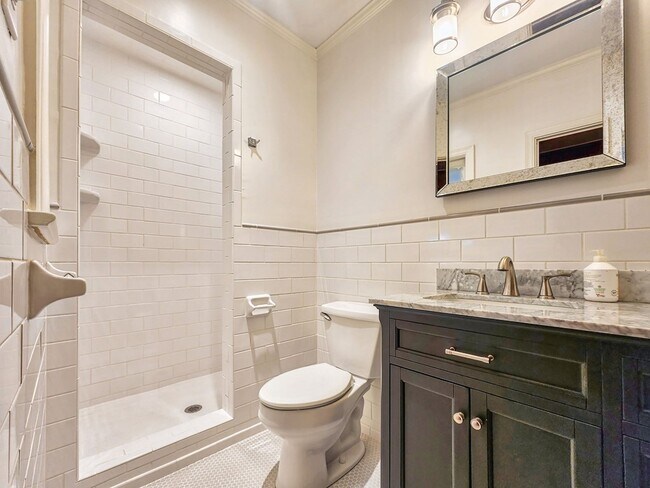Foto del edificio - 1210 E Washington St