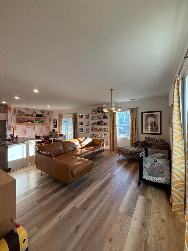 Foto del edificio - 523 Salty Pine Dr