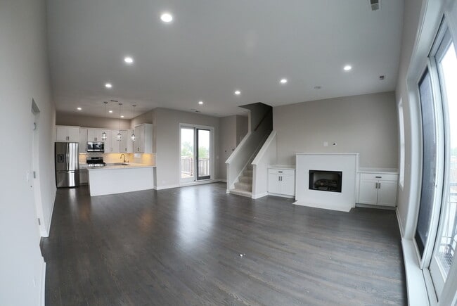 Building Photo - 3440 N Elston Ave