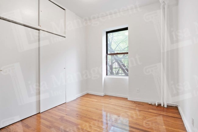 Building Photo - 201 W 81st St
