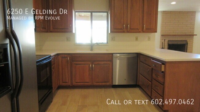 Building Photo - AVAILABLE FOR IMMEDIATE MOVE IN!