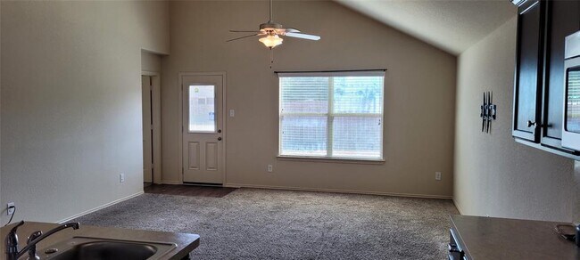 Building Photo - 16502 Green Feather Dr