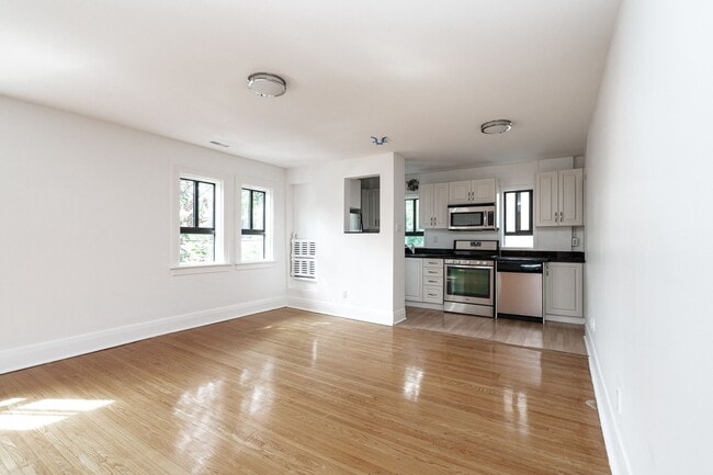 Photo du bâtiment - 28 Balmoral Ave.