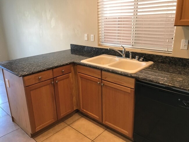 Foto del edificio - 3 bed/2.5 bath in Mountains Edge 89178