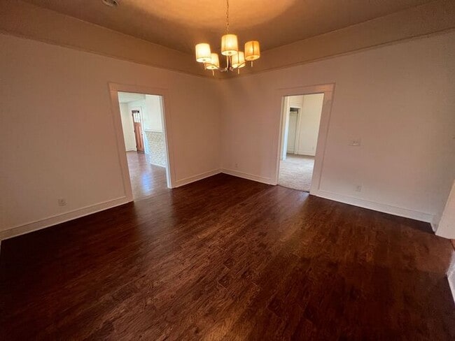 Building Photo - 2 Bed 1 Bathroom Home in Downtown Greenvil...