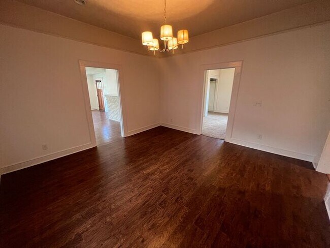 Foto del edificio - 2 Bed 1 Bathroom Home in Downtown Greenvil...