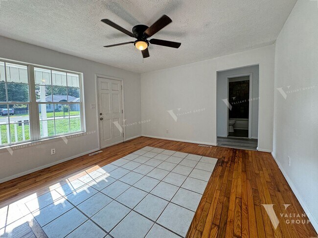 Building Photo - Spacious 4-Bed, 2-Bath in the Heart of the...