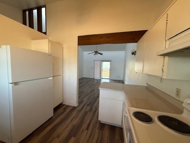 Foto del edificio - 2 Bedroom 2 Bath Contact Property Pros Pro...