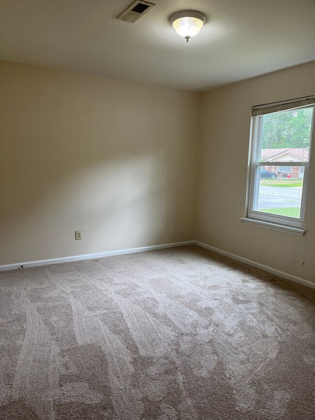 Foto del edificio - 2 Bedroom 2 Bath Duplex located in Dorchester 2 school district~