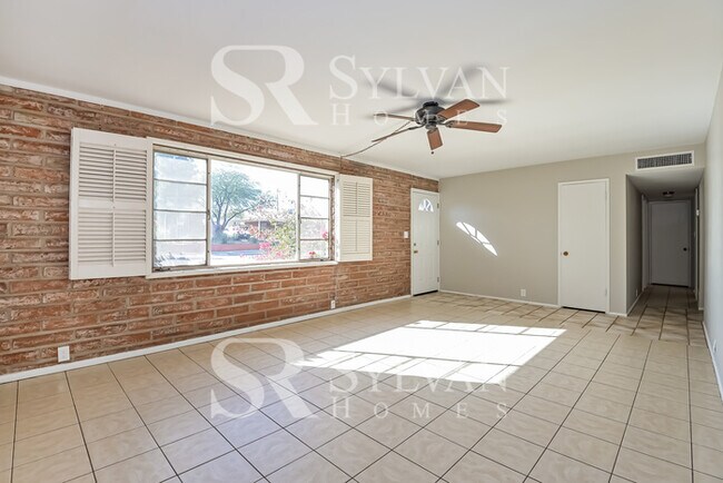 Foto del edificio - Everything You Need. All Right Here.