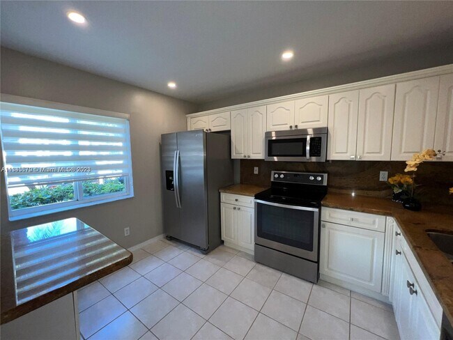 Building Photo - 817 NW 208th Dr