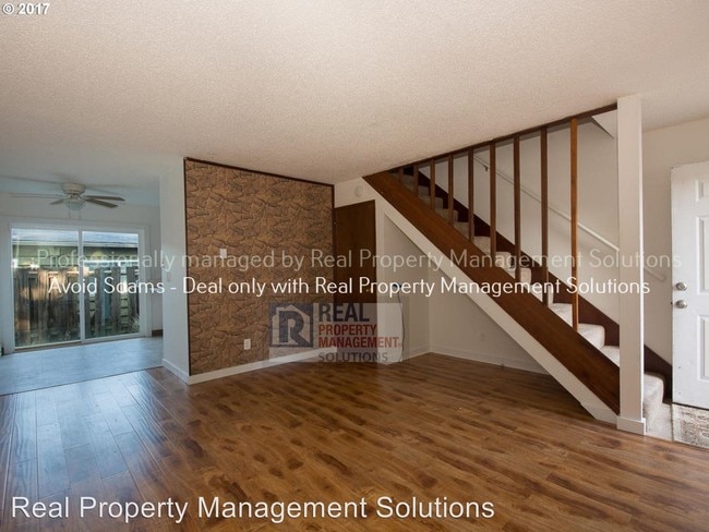 Building Photo - 9136-9140 NE Oregon St