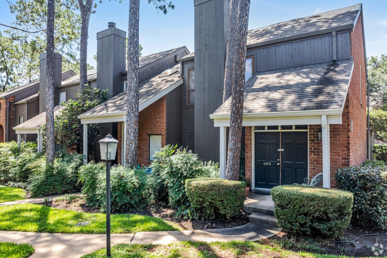 701 Bering Dr - Primary - Woodway Pines Townhomes Condo