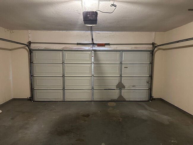 Building Photo - College Station - 4 Bedroom / 2.5 Bath / 2...
