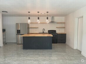 Building Photo - 1501 Loring St