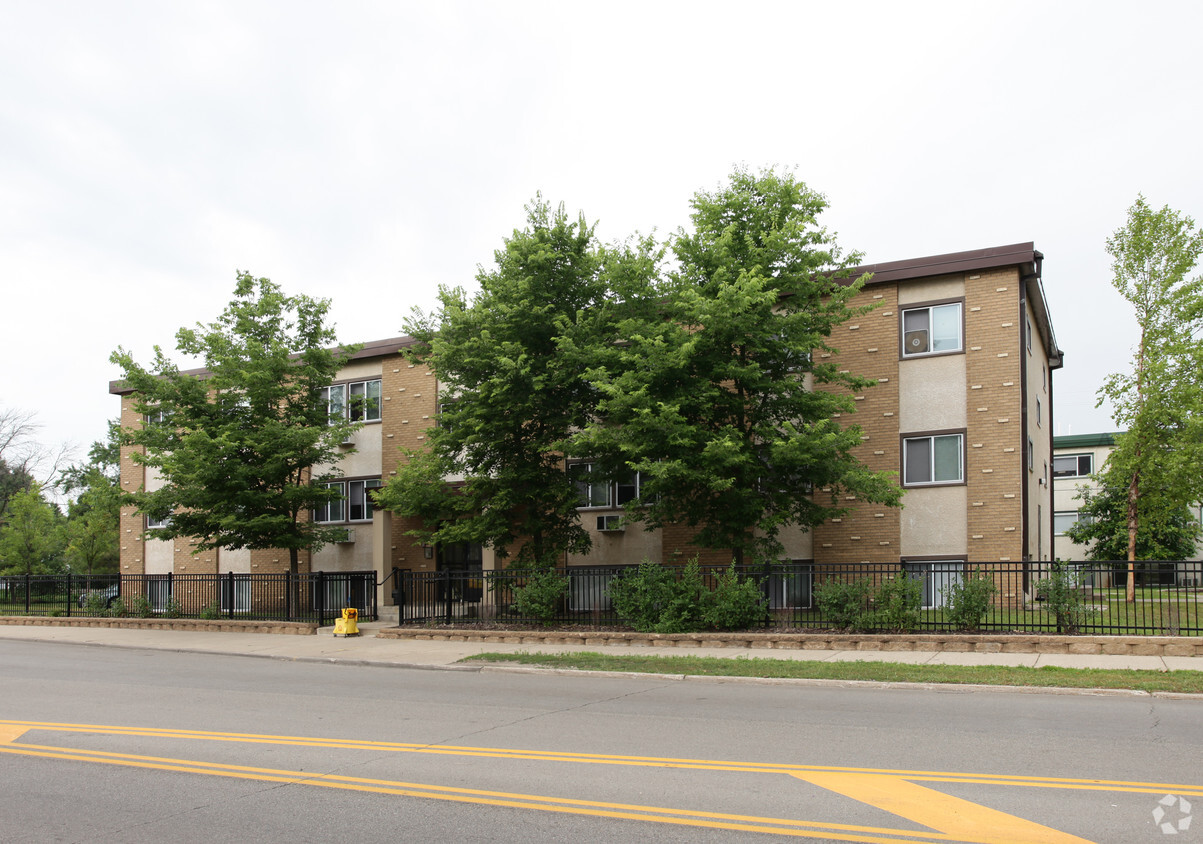 Building Photo - Louisiana Court Apartments