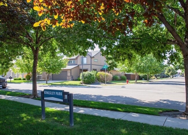 Building Photo - 591 W Kingsley St