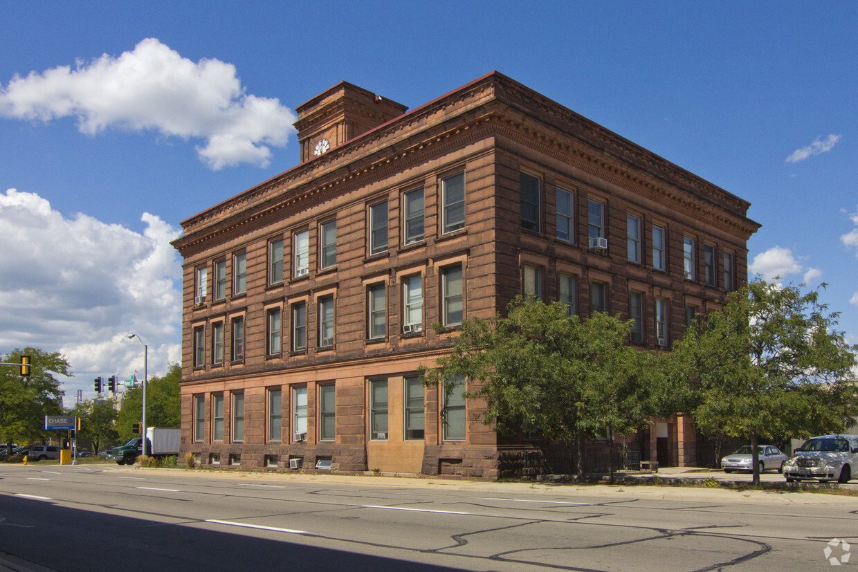 Old City Hall Apartments - 126 S 1st St Rockford, IL - Apartments for ...