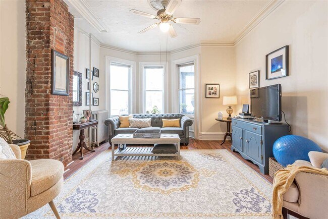 Building Photo - 28 Duer Pl