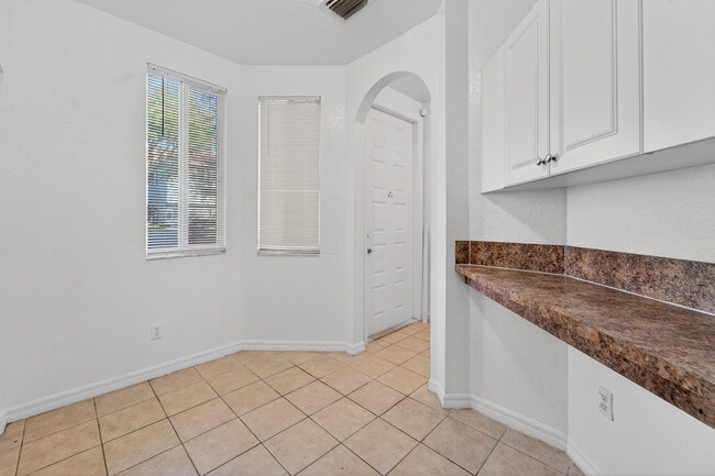 Building Photo - 3635 Sonoma Dr