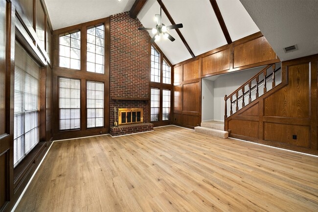 Foto del edificio - 4003 Greenbriar Dr