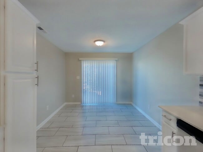 Foto del edificio - 12298 Wolf Run Rd