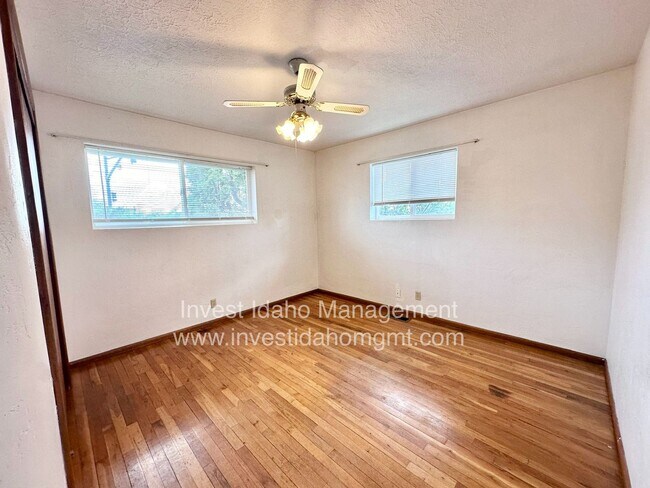 Foto del edificio - 2518 W Orchard Ave