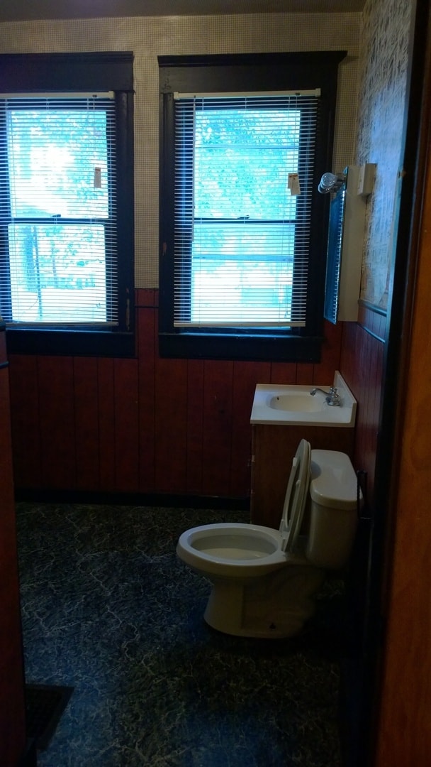 Building Photo - 5 Bedroom House Walking Distance to Purdue