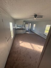 Building Photo - 132 Wyles Ln