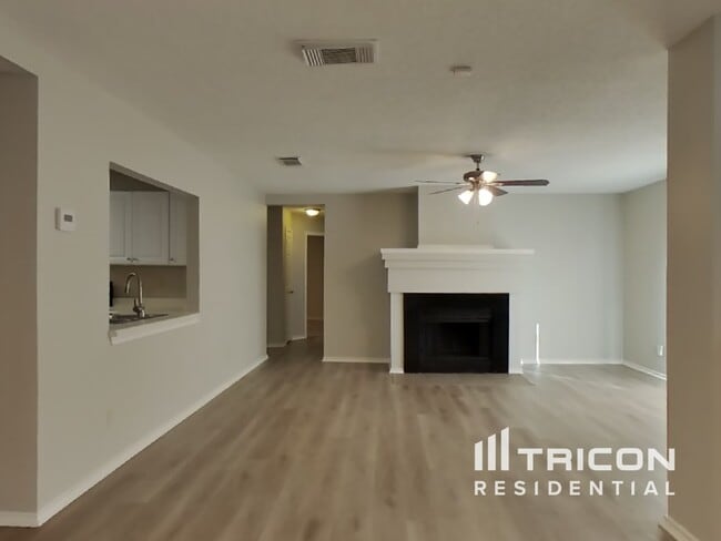 Foto del edificio - 8230 Longhorn Ridge Dr