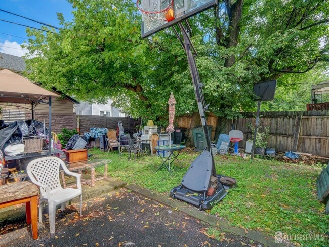 Building Photo - 231 Waverly Pl