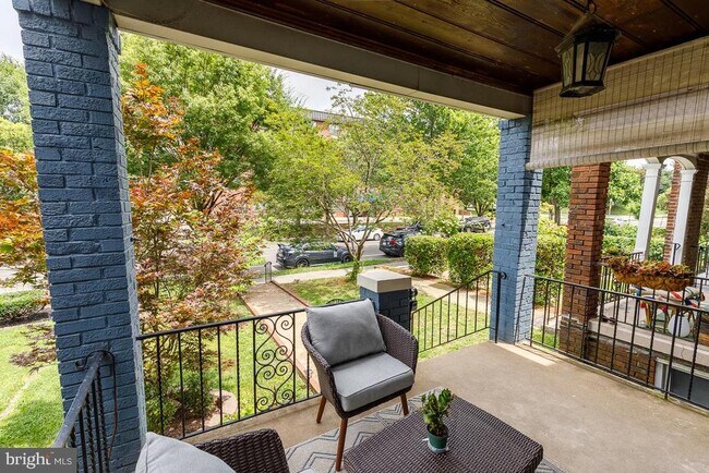 Foto del edificio - 1318 Upshur St NW