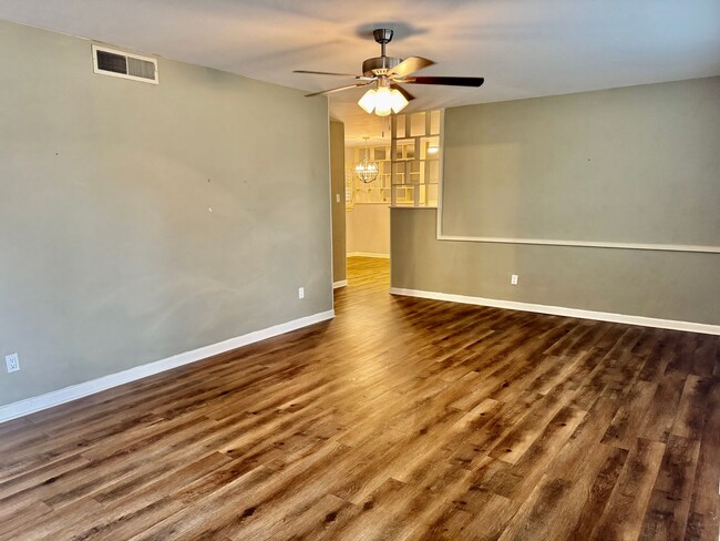 Building Photo - Beautiful Remodeled 3/2/2 with Washer and ...