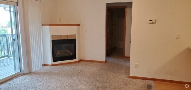 Building Photo - 1000 Duchess Dr